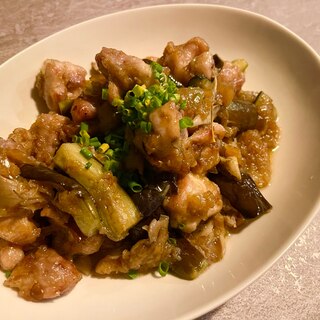 鶏もも肉となすのオニオンソースがけ